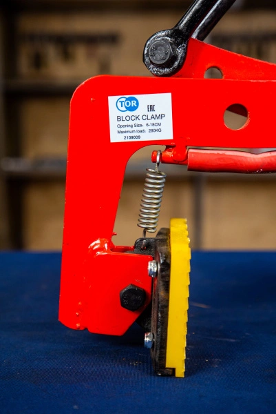 Клещевой вертикальный захват TOR для брикетов и блоков 12-18 см г/п 280 кг