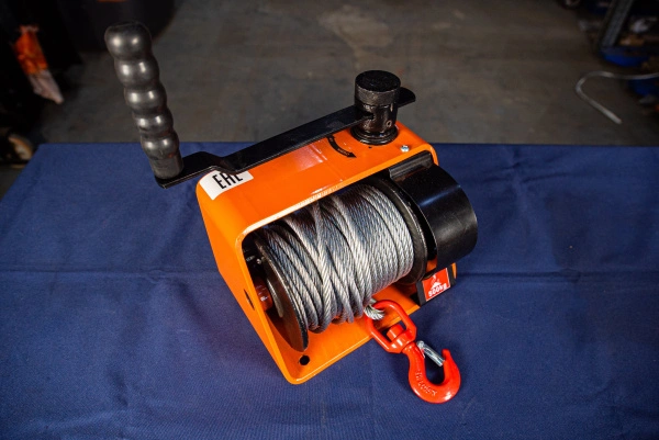 Лебедка ручная червячная TOR ЛРЧ 500 (VS) 0,5 т 25 м