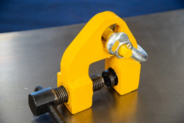 Захват струбцинный вертикальный ZSV (г/п 1,5 т, лист 0-35мм)