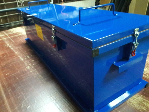 Горизонтальный герметичный специализированный контейнер для сбора, хранения, транспортировки отработанных ртутьсодержащих ламп, боя и брака люминесцентных ламп ГСК 1250, 1250х350х550 мм